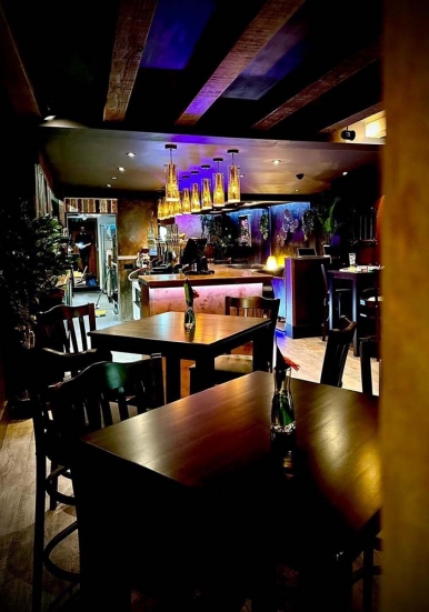 Lush Bar